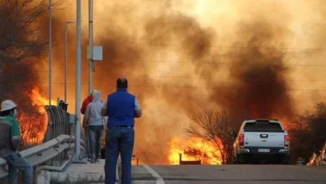 Incendios en Córdoba, bomberos quemados y desesperación.